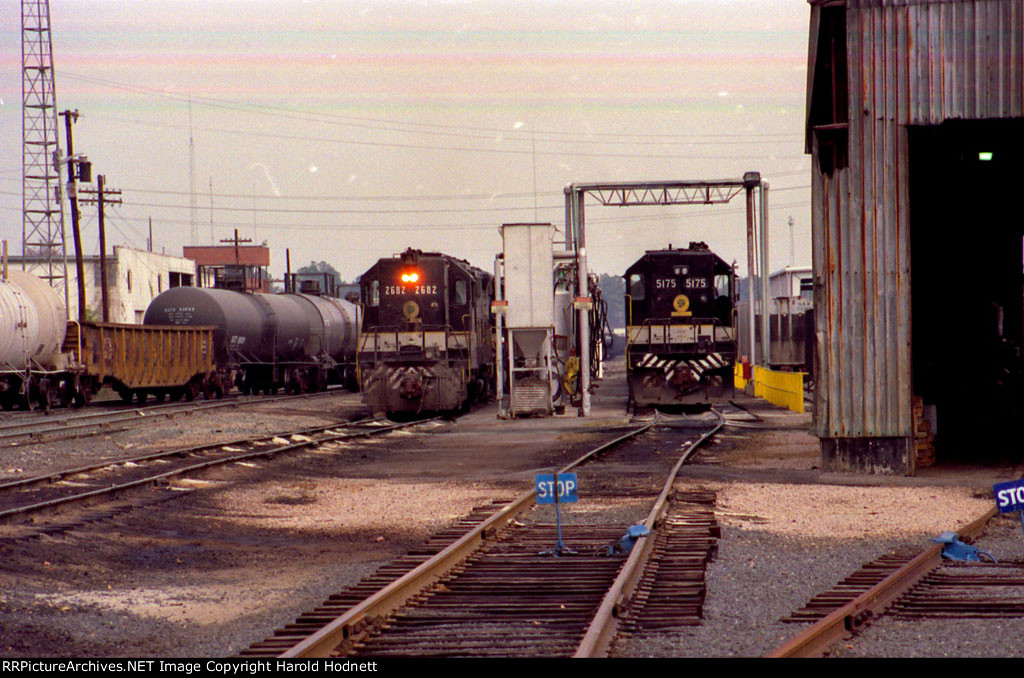 SOU 2682 & 5175 at the fuel racks